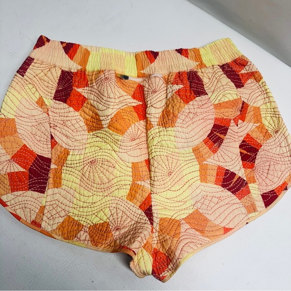 Free people movement Stylish Women's Patterned Shorts size L - Picture 3 of 10
